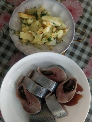 Мукбанк: любимая селедочка и жареная картошечка 😋🍲