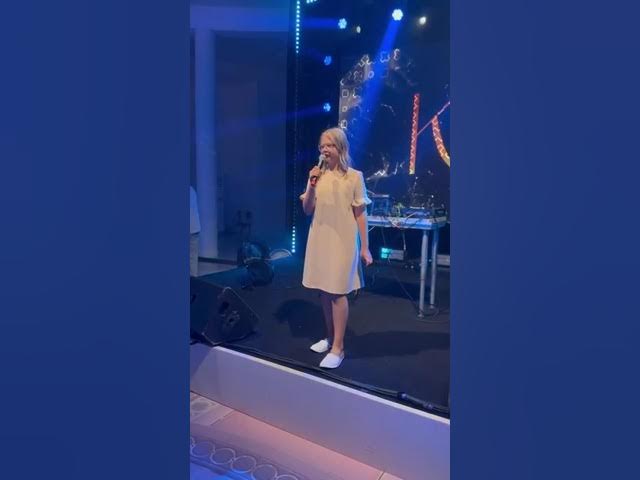 Эстелла Шатунова - "Эта звёздная ночь". Вместе с голосом Папы. Музыка и слова - Юрия Шатунова смотреть онлайн