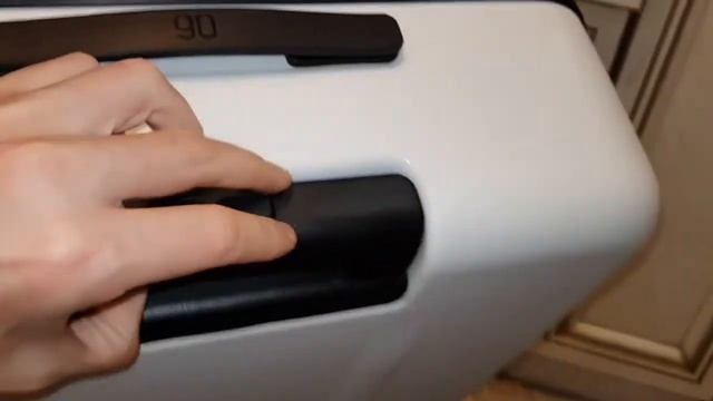 Обзор на ЧЕМОДАН XIAOMI MI TROLLEY 90 POINTS SUITCASE 28 БЕЛЫЙ купленный в магазине Sulpak смотреть онлайн