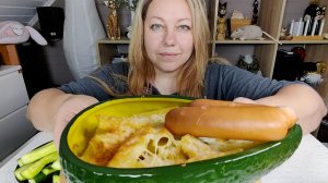 Мукбанг Макароны с сыром и сосисками, огурцы и дегустация вкусняшек!