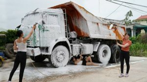Девушка купила старенький Камаз под восстановление. Жизнь во Вьетнаме