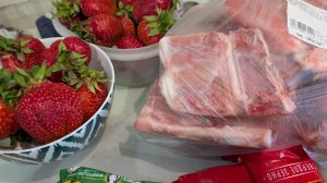 Кланялась на клубнике,а уместилось на краешке стола..Зять сказал вкусный борщ.Обзор продуктов.Тверь