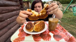 мукбанг/пирожки и кофе/серьёзный разговор