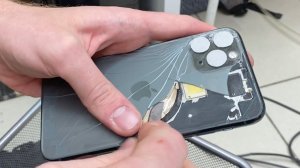 Замена заднего стекла iPhone 11 Pro БЕЗ РАЗБОРА. Ковыряем ножом!