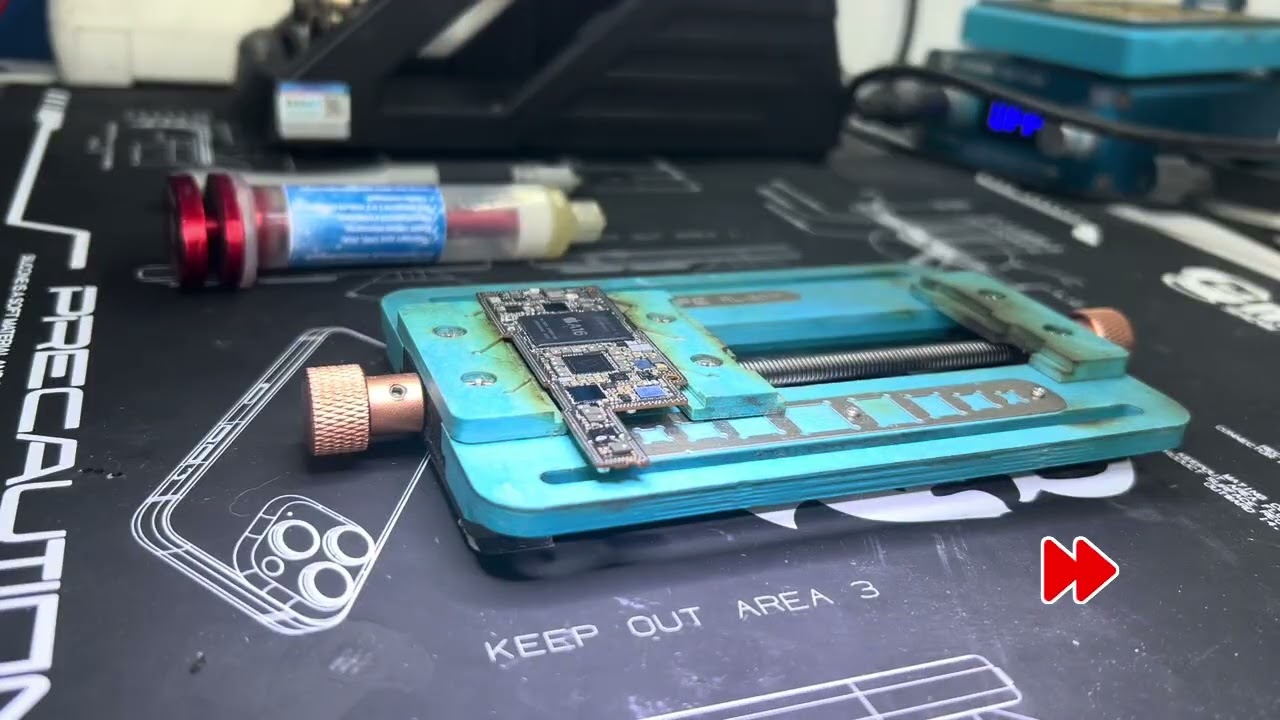 IPhone 14 Pro Max не заряжается - замена контроллера заряда