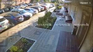 Пьяный лихач в халате протаранил три машины и врезался в дом в Краснодаре