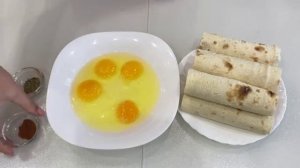 Быстрый завтрак. Сосиска с сыром в лаваше. Обзор приготовления.