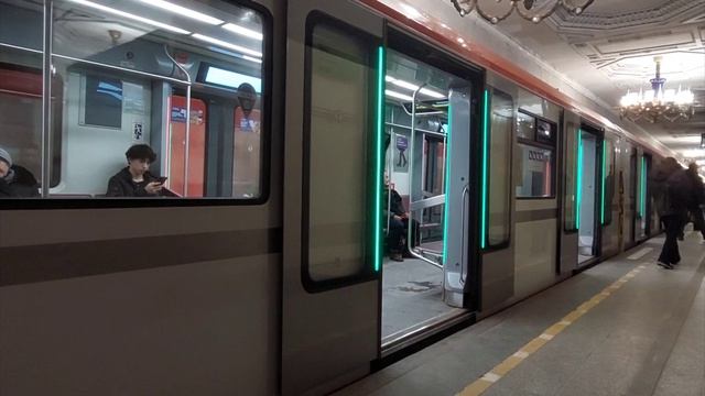 Мини обзор на поезд метро Балтиец метро Санкт-Питербурга! смотреть онлайн