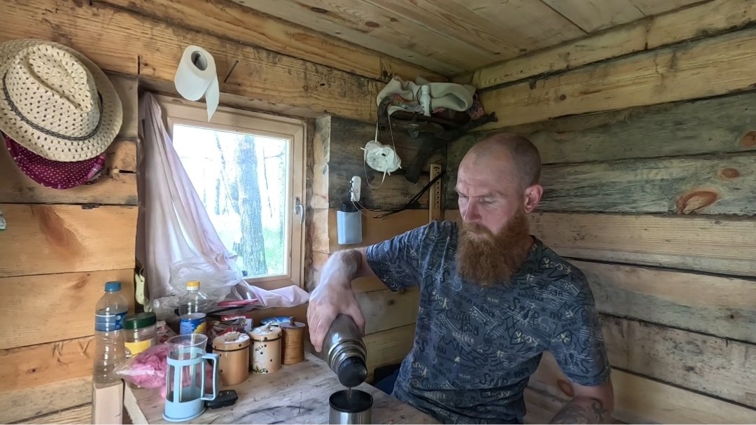 Живу в лесной избе добыл окуней на ужин смотреть онлайн