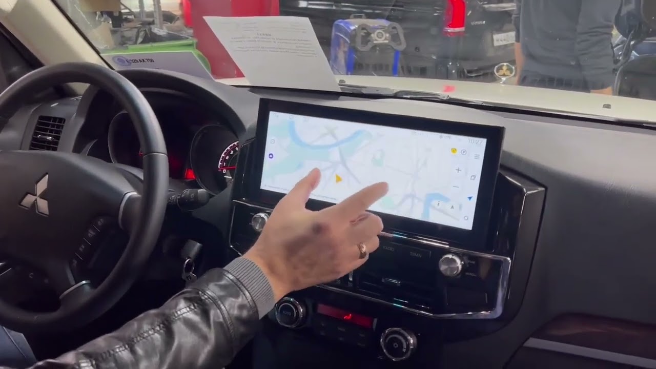Монитор Android 12,3" для Mitsubishi Pajero 2007-2017 смотреть онлайн