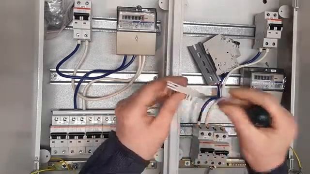 СБОРКА СИЛОВОГО ЩИТАУСТАНОВКА ВВОДНОГО АВТОМАТА И СЧЕТЧИК