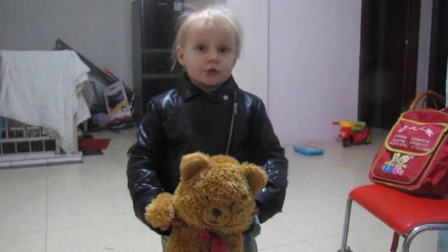 Kinoafisha лопухнулась;) Alisa Teplyakova говорит на китайском языке. 讲述一首诗
