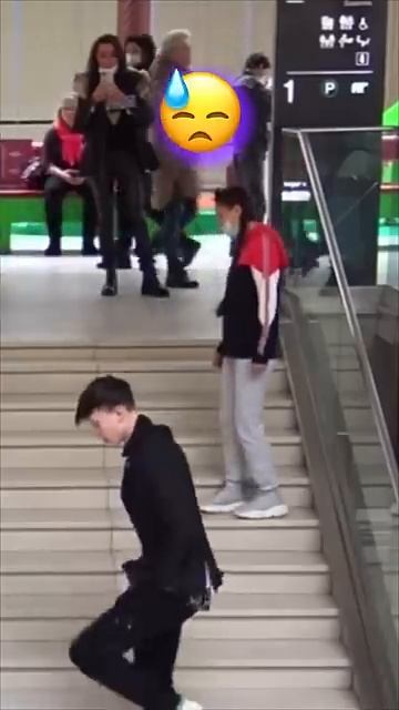 GENTLEMEN DANCE NEON MODE SHUFFLE IN STAIRS ⭐️ смотреть онлайн