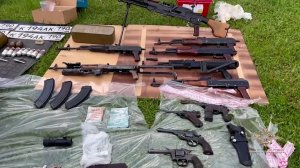 Полицейские задержали подозреваемого в незаконном хранении разнообразного оружия и боеприпасов