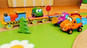 Экс не захотел делиться! Басси зовёт машинки чинить дорогу 🚂🚜 | Для детей