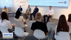 Школьники помогают собирать урожай вишни в Щербиновском районе
