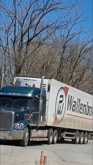 Freightliner Coronado смотреть онлайн