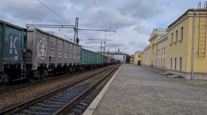 ЭЛЕКТРОВОЗ ВЛ11М-030 С ПРИВЕТЛИВОЙ ЛОКОМОТИВНОЙ БРИГАДОЙ ТИФОН ГУДОК ГРОМКИЙ С ГРУЗОВЫМ ПОЕЗДОМ