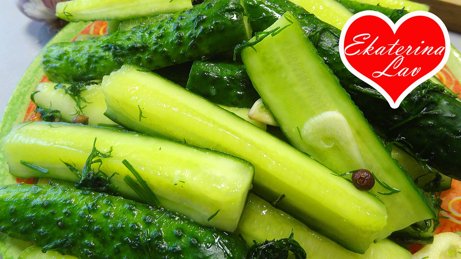 Быстрые МАЛОСОЛЬНЫЕ ОГУРЦЫ в пакете с чесноком и укропом! Low-salted cucumbers in a package! смотреть онлайн