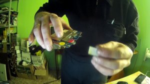 Как вынуть рамку сим-карты из гнезда