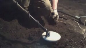 НАШЕЛ!!!СПУСТИЛСЯ С ПРИБОРОМ В ПОГРЕБ СВОЕГО ДОМА.ПОИСКАТЬ ЗОЛОТО СПРЯТАНОЕ ДЕДОМ!!!