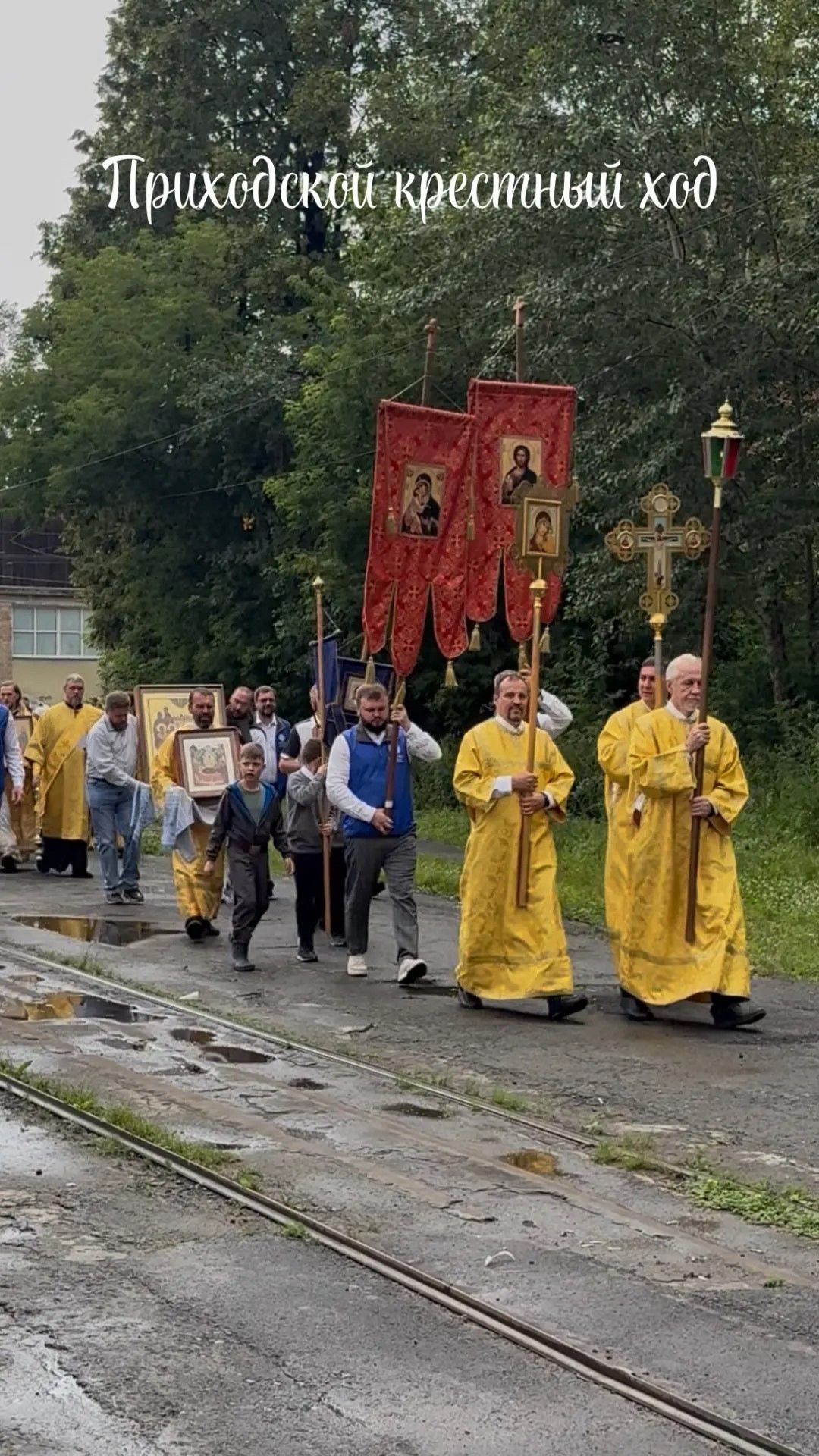 Приходской крестный ход в Успенском соборе Екатеринбурга