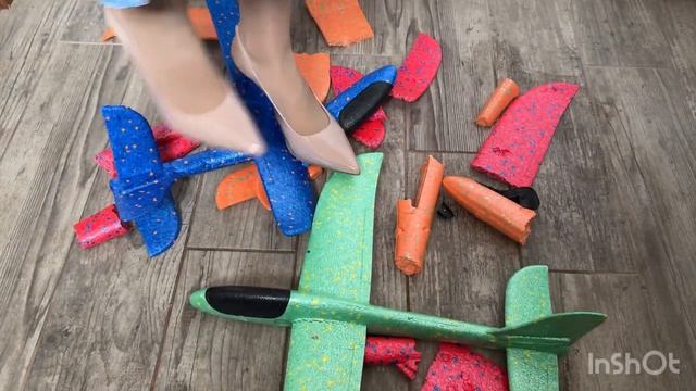 Crushing and trampling toys in heels - foam airplanes смотреть онлайн