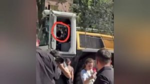 Чисто для понимания. 

Вчера, когда гнус приехал на место разбора завалов, на время, пока он там кра