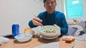 КАК ВЫЖИВАЕТ РУССКОЯЗЫЧНЫЙ МУЖИК В ЮЖНОЙ КОРЕЕ: Корейская окрошка под ушол Аманжол!