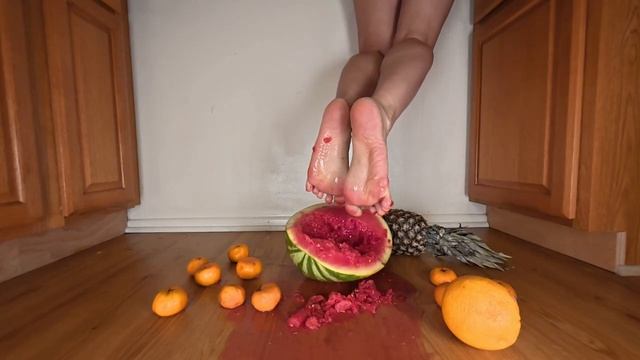 Crushing a Watermelon with My Legs! Summer Challenge 🍉💪 смотреть онлайн