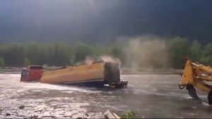 В Якутии водителю автоцистерны оторвало голову лопнувшим тросом... 18+