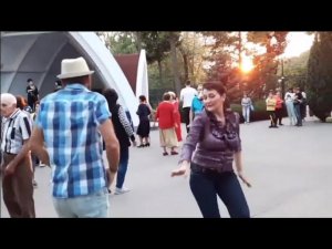 МЫ СЕГОДНЯ ДОГОНИМ УДАЧУ!!!ВЕСЕЛЫЕ ТАНЦЫ В ПАРКЕ  ГОРЬКОГО!!!