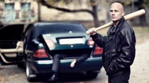 Слышишь показушник ну ка тише будь пацаны шутить не буду всю ебучку расшибут ( Эту Песню Ищут Все )