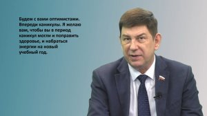 Оклад учителя - это несправедливо и не соответствует той функции, которую выполняет педагог