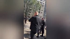 Инспектирует работу ПВО. Здесь сбили Герань. Обломки упали. Приехал, почесал затылок,и уехал.ПЁС