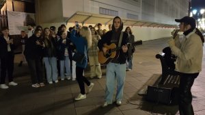Гречка — Люби меня люби - #cover в #кавере спела на Никольской улице молодая девушка #Moscow #guitar