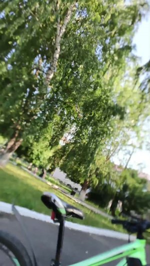 слушаем музыку возле кино