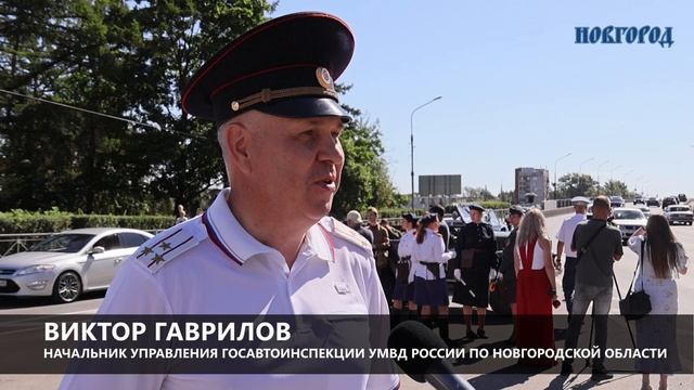 На улицах Великого Новгорода развернулись зрелищные мероприятия в честь 90-летия ГАИ