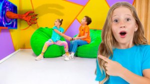 Настя с друзьями попали в игру