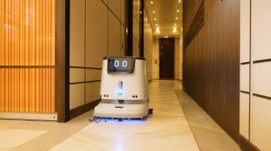 ГАЛС. Космо. робот уборщик PUDU CC1 / кейс SPI robotics