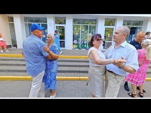 28.06.26г... «Там,  где  Живёт  Любовь»... звучит на Танцполе в Гомельском парке...