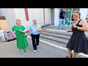 6.07.25г... «Снежная ночь»... Андрэ Тай... звучит на Танцполе в Гомельском парке...
