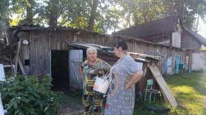 У НАТАЛЬИ ДЕЛАЮТ ПОГРЕБ, А Я СОБИРАЮ СМОРОДИНУ