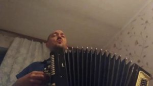 Расцвела у окошка белоснежная вишня