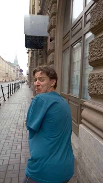 Рубим цены пополам🪓  Осторожно, в приложении «Всем Еда» ну ооочень выгодно! Ссылка в описании