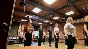 354 Диана Анкудинова танцует «Я пушистый маленький котёнок»