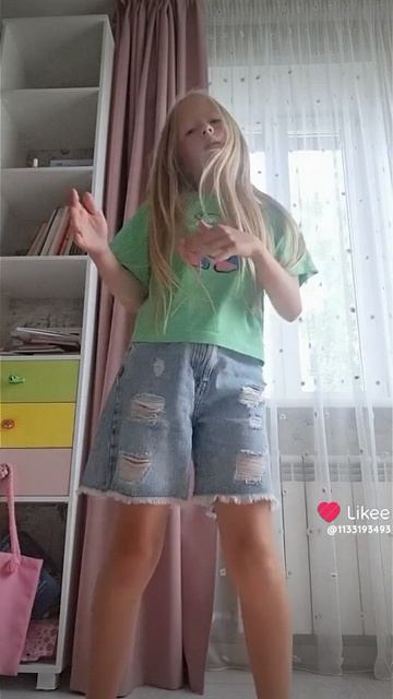 Популярный танец в тик токе смотреть онлайн