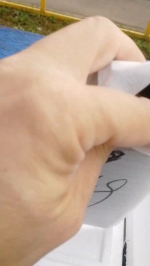 С AliExpress пришла стеклянная задняя крышка для батарейного отсека Honor 9. Открыл посылку.