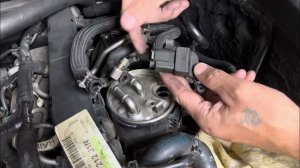 Как снять датчик с топливного фильтра Mercedes w212