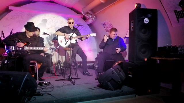 We will rock you Queen (cover) смотреть онлайн